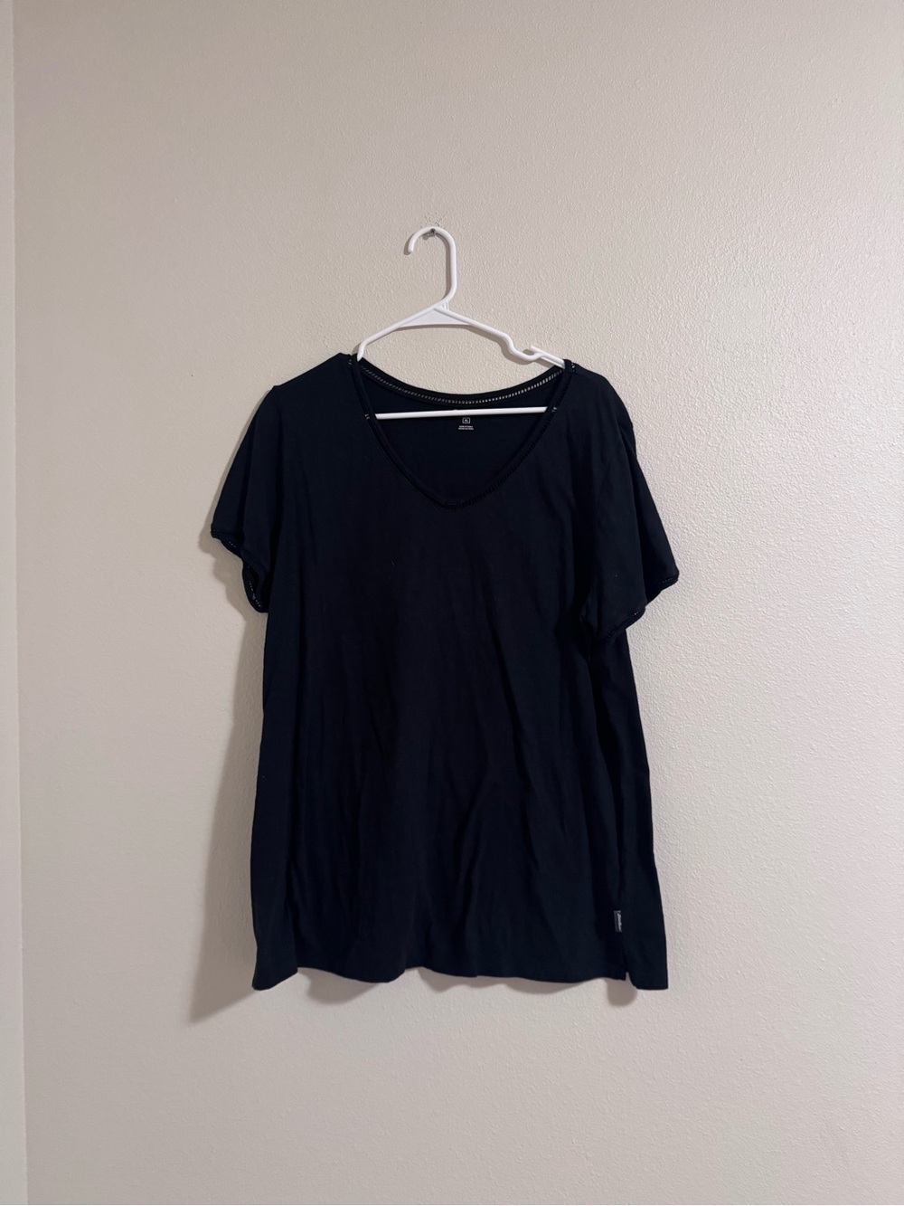 Eddie Bauer Black V-Neck Short Sleeve Tee
